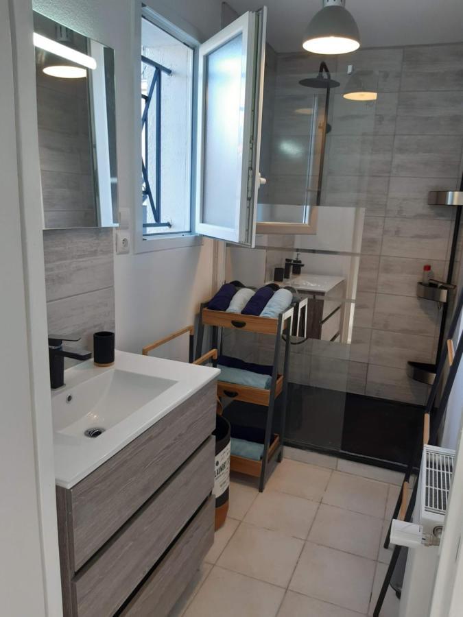 Appartement Renove Le New-York En Centre Ville - Terrasse Et Parking - Non Climatise La Roche-Chalais Kültér fotó