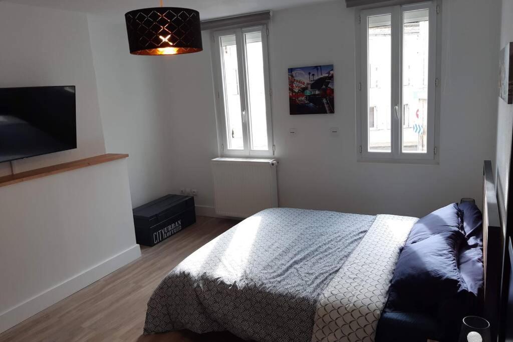 Appartement Renove Le New-York En Centre Ville - Terrasse Et Parking - Non Climatise La Roche-Chalais Kültér fotó