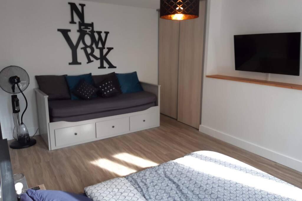 Appartement Renove Le New-York En Centre Ville - Terrasse Et Parking - Non Climatise La Roche-Chalais Kültér fotó