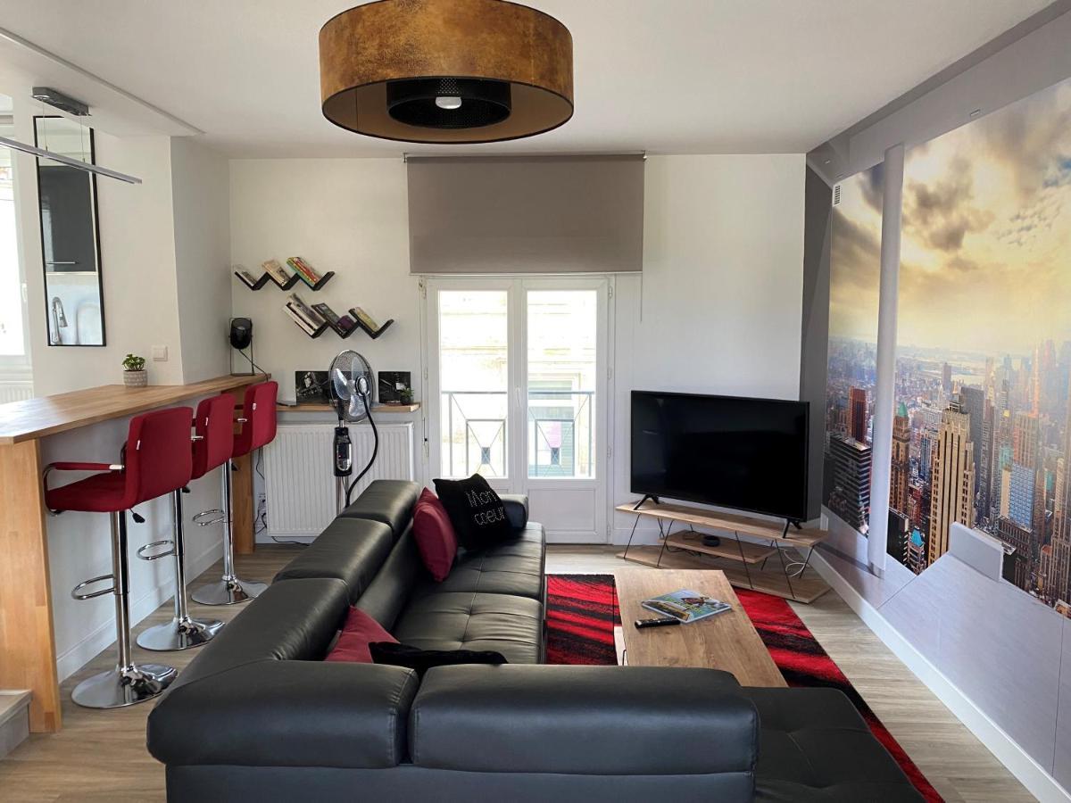 Appartement Renove Le New-York En Centre Ville - Terrasse Et Parking - Non Climatise La Roche-Chalais Kültér fotó